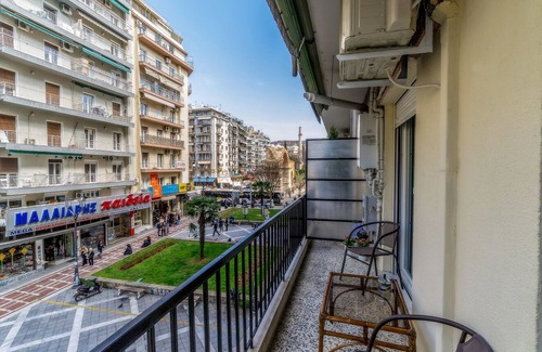 Thessaloniki City Centre Apartment | Corona Deluxe Apt Must