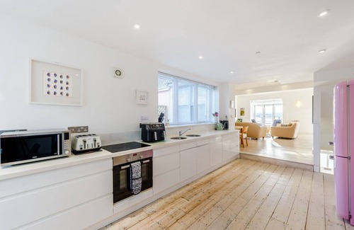 Instow House | Corona - Four Bedroom House, Sleeps 8