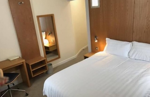 Rotherham Hotel | Corona Hotel Sheffield Meadowhall