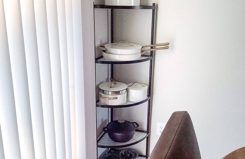 South Hill House | Corp Rental 2 bed/1bth duplex - Superhost-5 star ratings