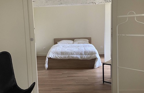 La Ferriere-de-Flee Apartment | Corporate Apartment