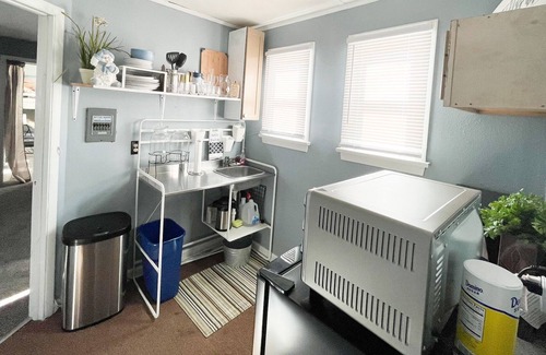 Youngstown Apartment | Corporate Apartment in Historic North Side District Near Downtown