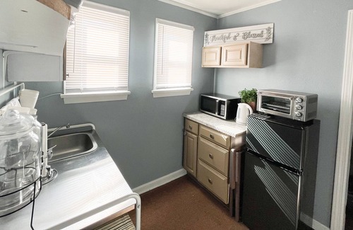 Youngstown Apartment | Corporate Apartment in Historic North Side District Near Downtown