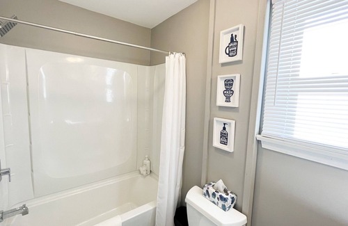 Youngstown Apartment | Corporate Apartment in Historic North Side District Near Downtown