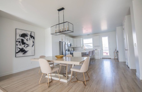 Daybreak House | CORPORATE HOUSING