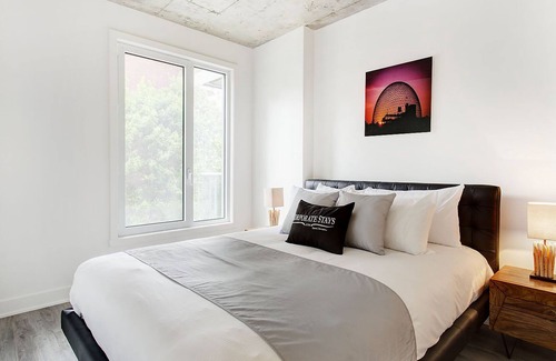 Chinatown Apartment | Corporate Stays | Livmore | Perfect Downtown Spot 1 BR