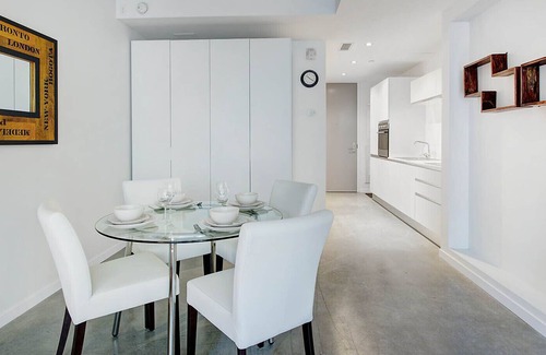 International District Apartment | Corporate Stays | Loft4U | Stunning Studio