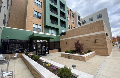 Clayton-Tamm Apartment | Corporate Suite- King Bed- Parking & Patio (321)