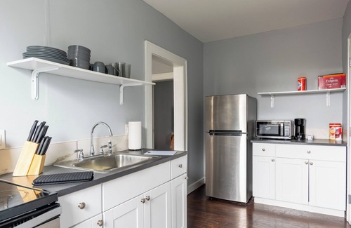 Detroit Apartment | Corporate & Travel Nurse Housing 30+ Day Stays