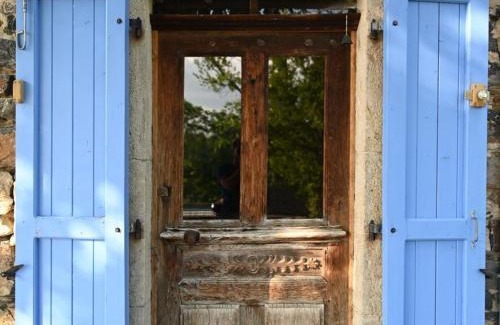 Saint-Etienne-Lardeyrol Bed & Breakfast | Corps de ferme rénové avec piscine et terrasses paisibles, à 1h30 de Lyon - FR-1-582-396