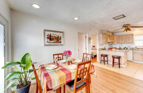 South Side House | Corpus Christi Extended Stay - 7 Mi to Beach!
