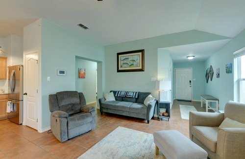 Flour Bluff House | Corpus Christi Home w/Patio < 10 Mi to Beach