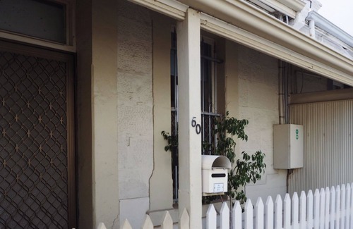 Adelaide Central Business District Cottage | Corry's Cottage - Harriett's cottage Accommodation