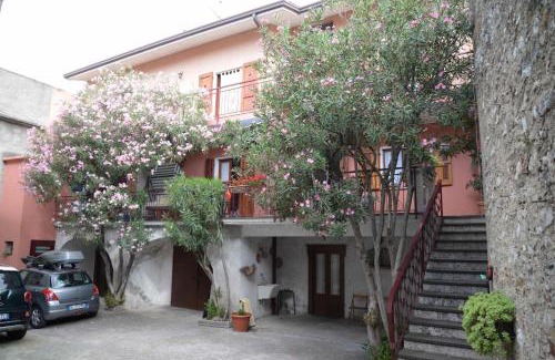 Gardola Apartment | CORTE FABRIZIO – SCHÖNE FERIENWOHNUNG IM HISTORISCHEN ORTSKERN VON TIGNALE