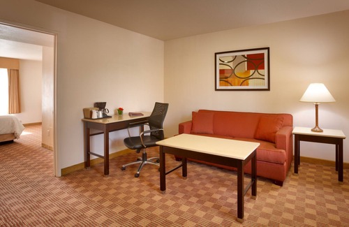 Anaheim Resort Hotel | Cortona Inn & Suites Anaheim Resort