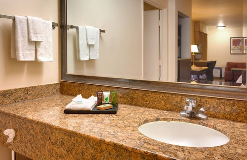 Anaheim Resort Hotel | Cortona Inn & Suites Anaheim Resort