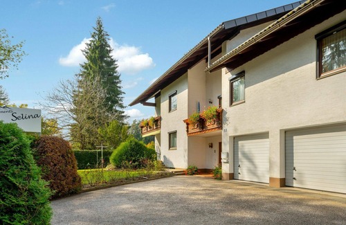 Unterburg am Klopeiner See Apartment | Cosy apartment for 4 people with WIFI, TV, balcony and parking