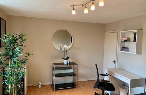 Loxford Apartment | Cosey 1-bedroom condo