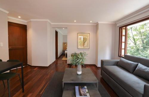 Financial District Apartment | Cosmopolitan Comfort Loft in Zona G 401