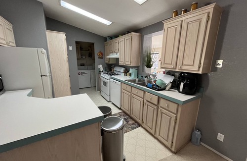 Tijeras House | Cosmopolitan Oliven Minutes away from Cibola National Forest