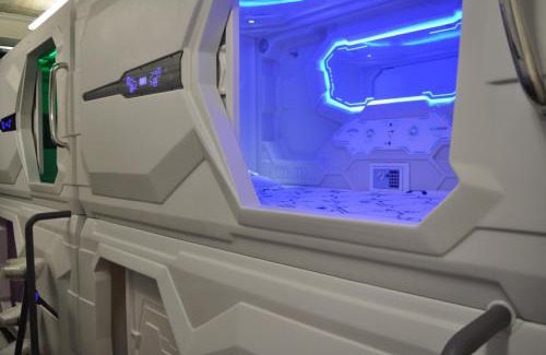 Whitechapel Hotel | Cosmos capsule coworking London