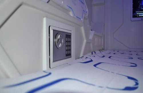 Whitechapel Hotel | Cosmos capsule coworking London