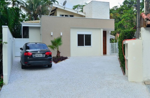 Guarutuba House | COSTA DO SOL 180m FROM GUARATUBA BEACH, ROOM 3 SUITE AIR COND. WIFI
