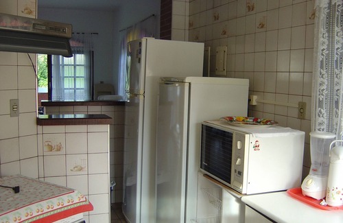 Guarutuba House | COSTA DO SOL CONDOMINIUM, 50m from the beach, 24H security, Amb. Family, AR, walled.