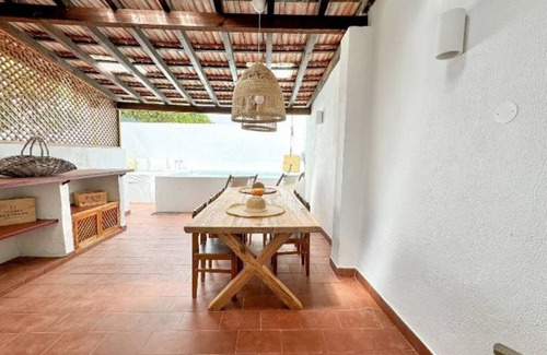 Costa de Caparica Villa | Costa INN | Cozy retreat with pool by the beach by Homeful
