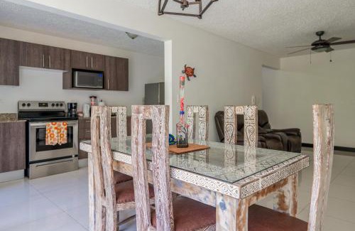 Barrio Santa Lucia Apartment | Costa Linda 6-07