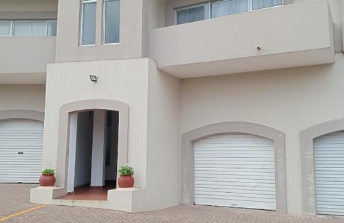 Shelly Beach Apartment | Costa Smeralda Protea Block P2