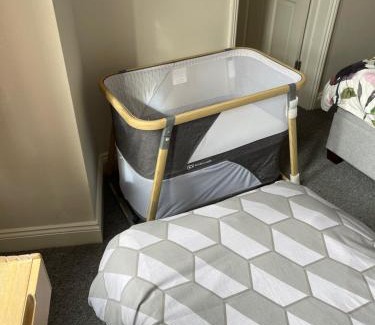 Balham Apartment | Cosy 1 Bed apartment with FREE PARKING close to Underground station zone 2 for quick access to Central London up to 5 guests