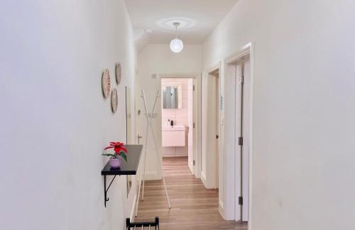 Tokyngton Apartment | Cosy 1-Bed Flat 30min to Central London & Parking