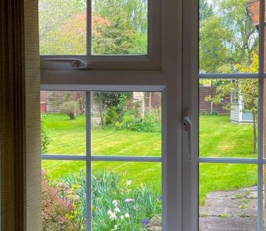 Cambridge Apartment | Cosy 1 bed Home Opposite Addenbrookes Hospital - Free Parking