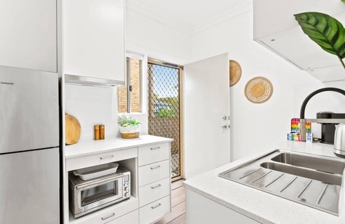 Manly Vale Apartment | Cosy 1-Bed near Manly Dam and Shops
