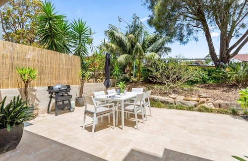 Manly Vale Apartment | Cosy 1-Bed near Manly Dam and Shops