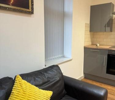 Kidderminster Apartment | Cosy 1-Bed Studio City Centre