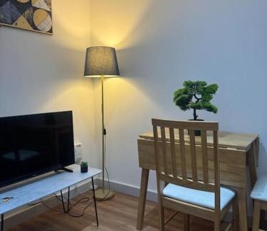 Kidderminster Apartment | Cosy 1-Bed Studio City Centre