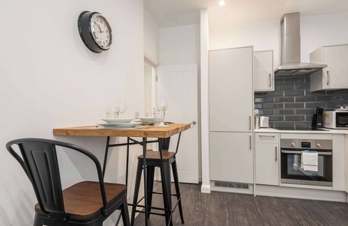 Eastleigh Apartment | Cosy 1 Bedroom Apartment in Bradford