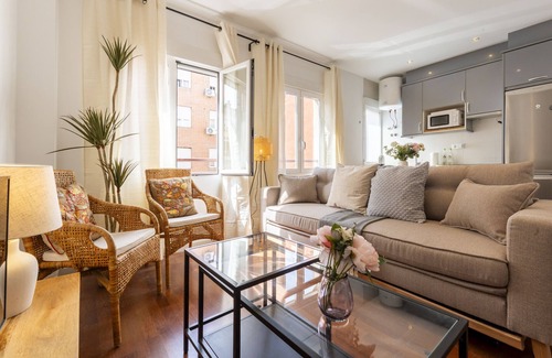 Ciudad Lineal Apartment | Cosy 1 Bedroom Apartment - Madrid