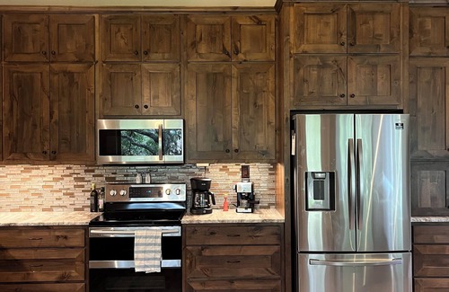 Kerrville Cottage | Cosy 1-bedroom cottage with spring-fed creek and spectacular views