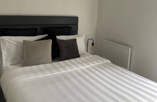 Old St Mellons Apartment | Cosy 1 bedroom flat FAST wifi & FREE parking & washing machine