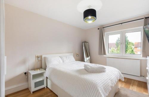 Canning Town North Apartment | Cosy 1bd flat near Canary Wharf