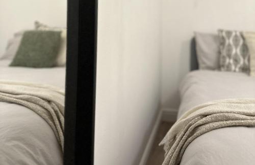 Stamford Apartment | Cosy 1BD Getaway Perfect for Couples Stamford