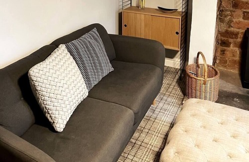 Saltaire Village Cottage | Cosy 1BD Heritage Cottage in Saltaire, Shipley
