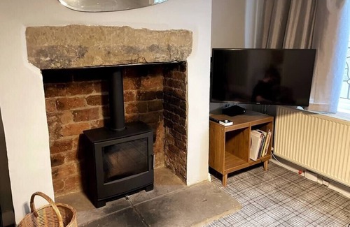 Saltaire Village Cottage | Cosy 1BD Heritage Cottage in Saltaire, Shipley