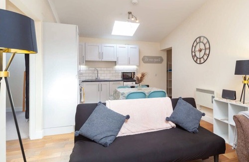 Ferndale Apartment | Cosy 2 Bed Attic Apartment in Brixton