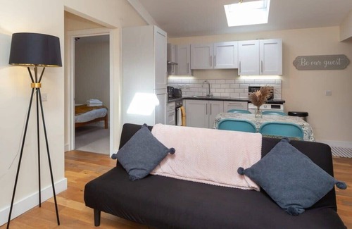 Ferndale Apartment | Cosy 2 Bed Attic Apartment in Brixton