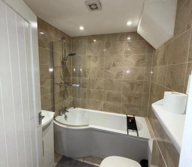 Grangetown Apartment | Cosy 2 Bed Cardiff Bay Retreat!
