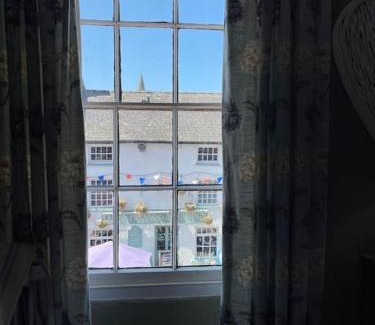Crickhowell Apartment | Cosy 2 bed flat in Crickhowell